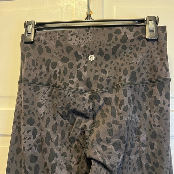Hey Nuts Women’s Leopard Print Leggings Size Medium (8-10) Color Black/Gray - Picture 5 of 11